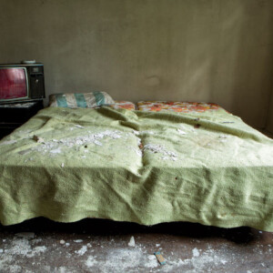 Photograph of bed with sheets, artist: Rebecca Skinner
